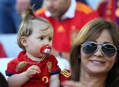 九州娱乐-包含沸腾现场，球迷热情高涨，欢呼声不绝于耳的词条