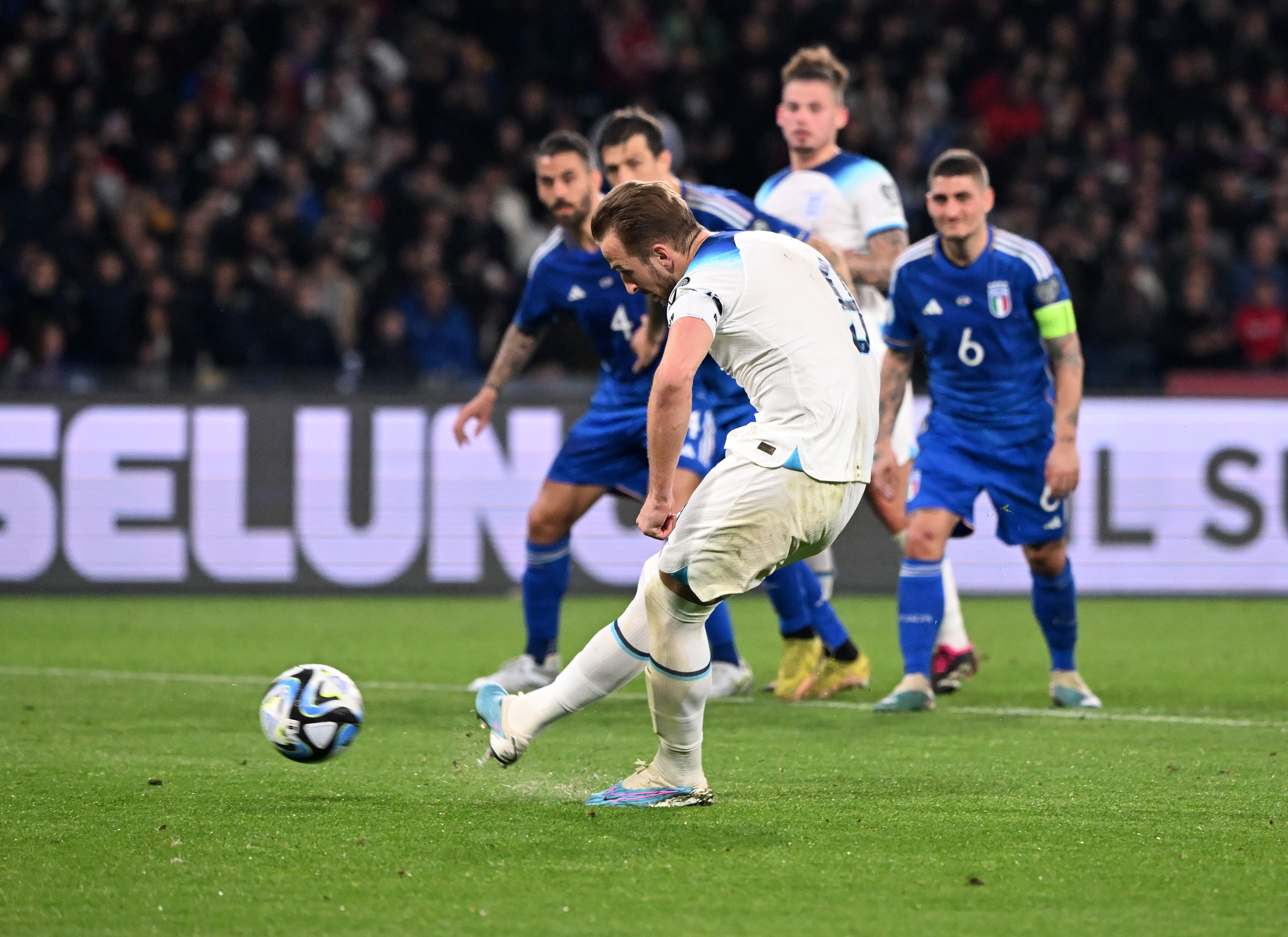 关于眼花缭乱!欧预赛比赛中绝佳表现不断的信息 关于眼花缭乱!欧预赛比赛中绝佳表现不断的信息