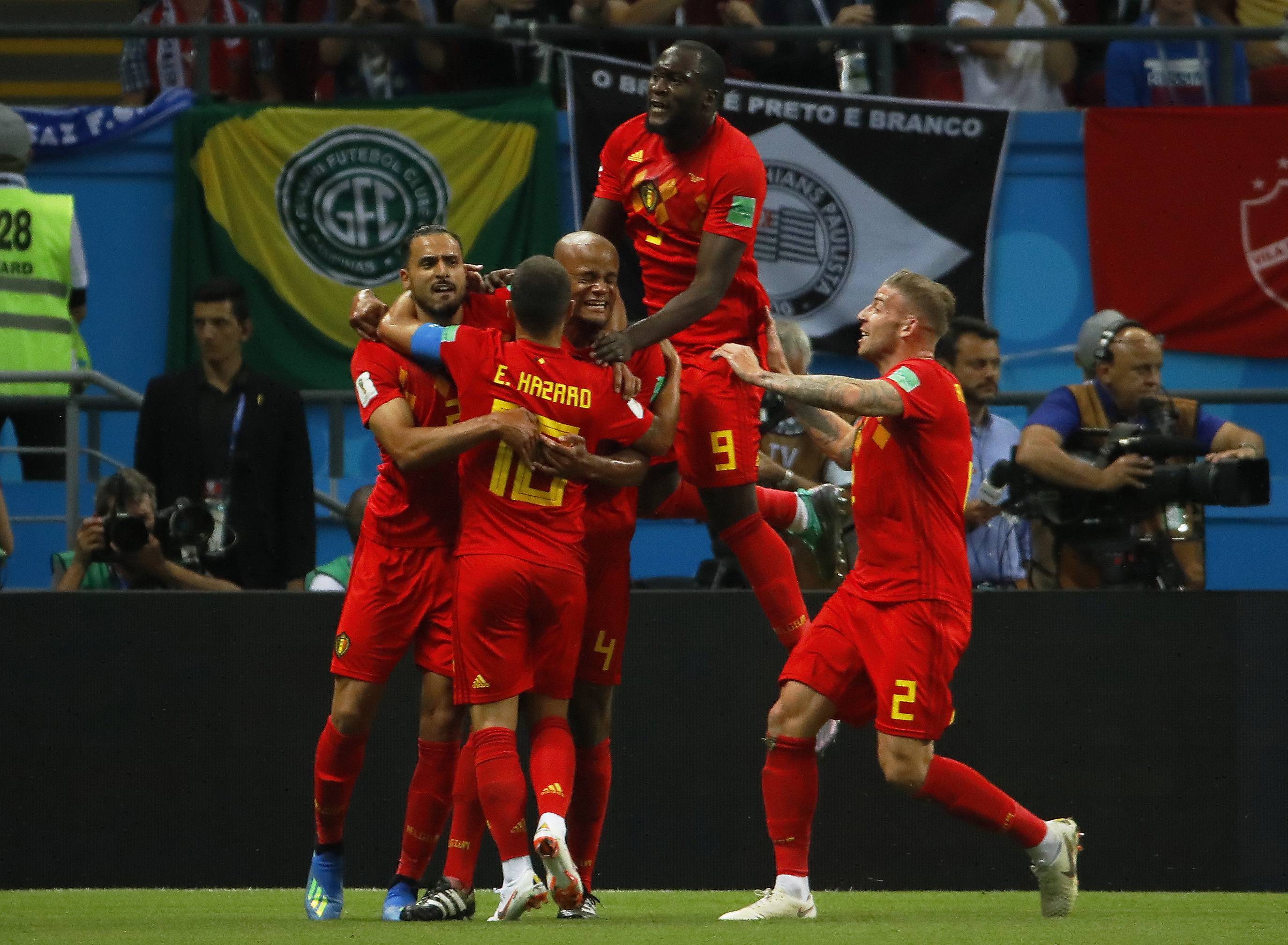 包含欧洲杯赛火热临近，球队士气高涨备大战的词条