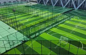 足球比赛场馆和设施升级改造进行中