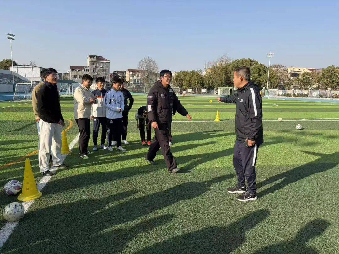 九州娱乐-包含足球技术培训课程受欢迎，足球梦想点燃青年热情的词条